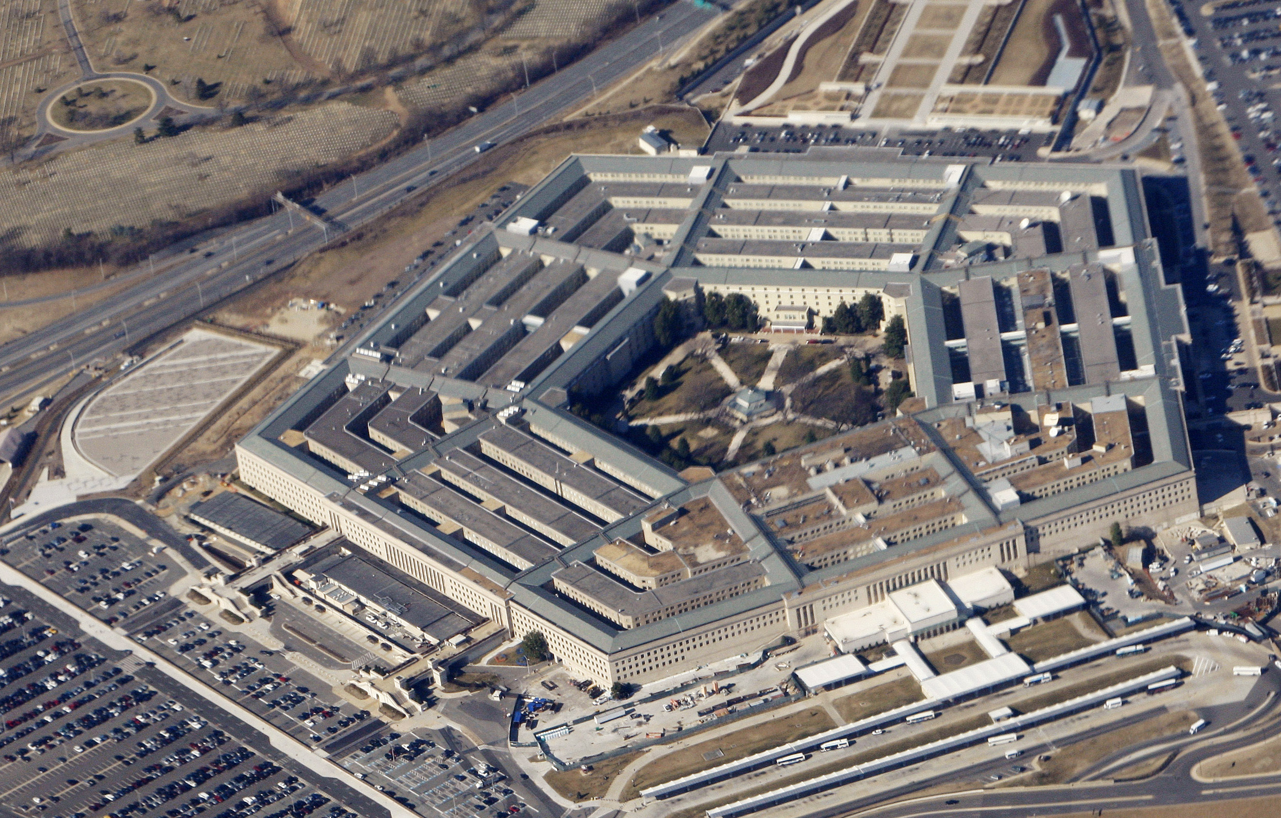 Pentagon - USA:s försvarshögkvarter i Washington - evakuerades under tisdagen när en jordbävning slog till.