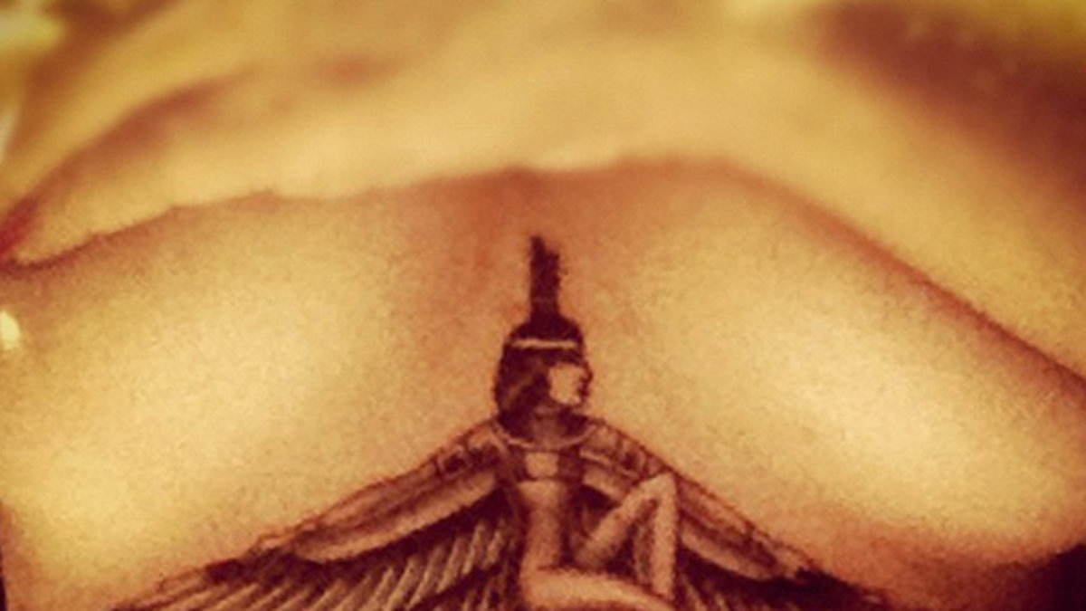 Rihanna visar sin tatuering på Instagram.