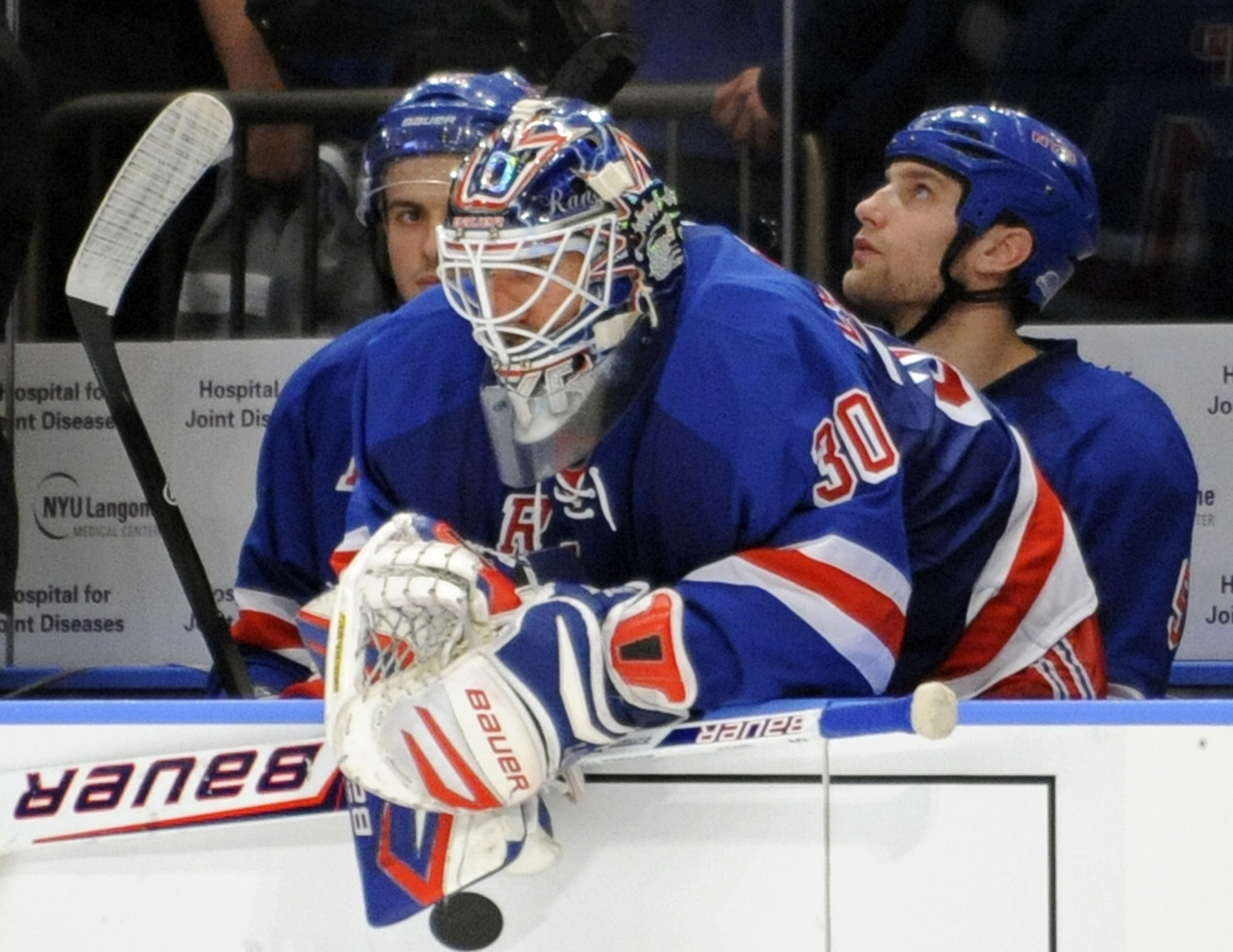 I New York var det inte lika muntra miner. Lundqvists Rangers föll med 2-0 mot Ottawa och ligger därmed under med 3-2 i matcher. I New York var det inte lika muntra miner. Lundqvists Rangers föll med 2-0 mot Ottawa och ligger därmed under med 3-2 i matcher.