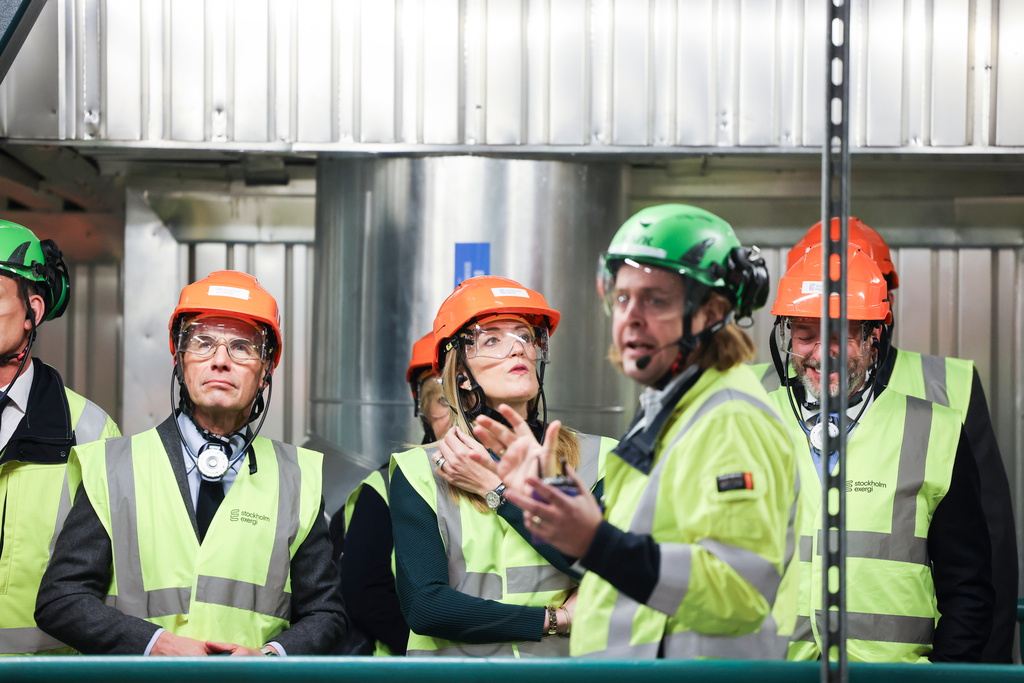 Statsminister Ulf Kristersson och Europaparlamentets talman Roberta Metsola besöker kraftvärmeverket i Stockholm.