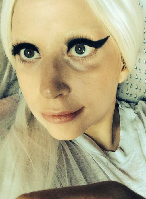 Lady Gaga tar det inte lugnt med eyelinern. Lady Gaga tar det inte lugnt med eyelinern.