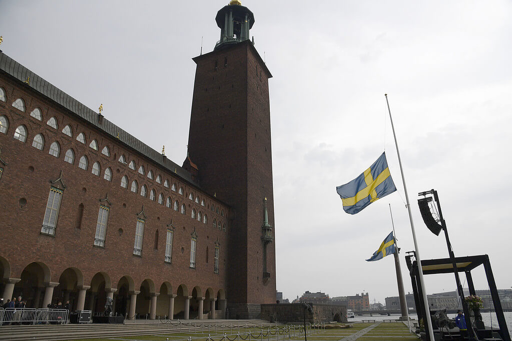 Idag hölls en nationell tyst minut för att hedra offren i det fruktansvärda dåd som genomfördes i fredags. Idag hölls en nationell tyst minut för att hedra offren i det fruktansvärda dåd som genomfördes i fredags.
