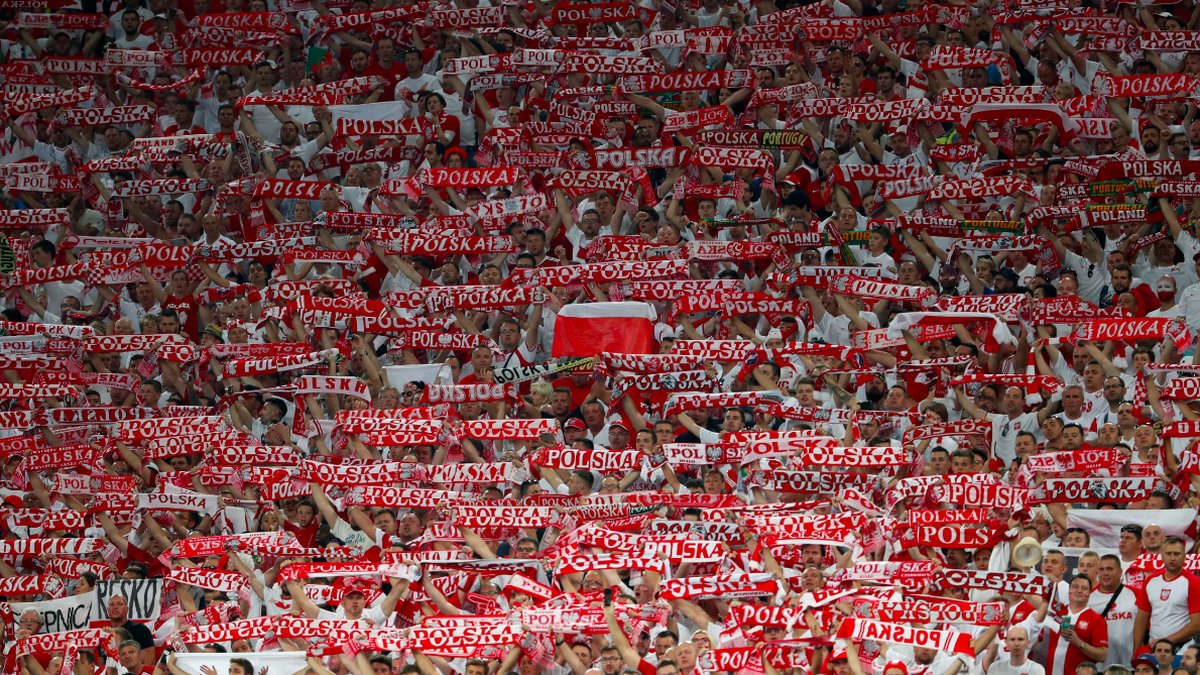 De polska fansen var aktiva under matchen.