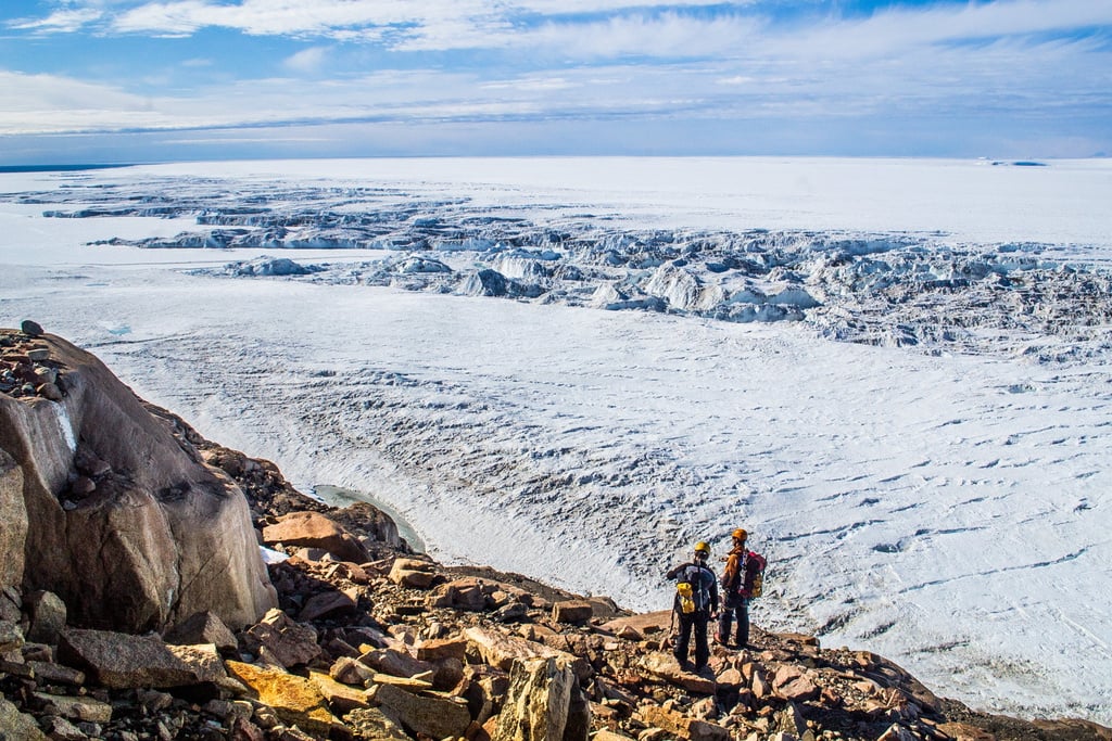 Forskare vid kanten av Mawson glaciären vid Östantarktis.