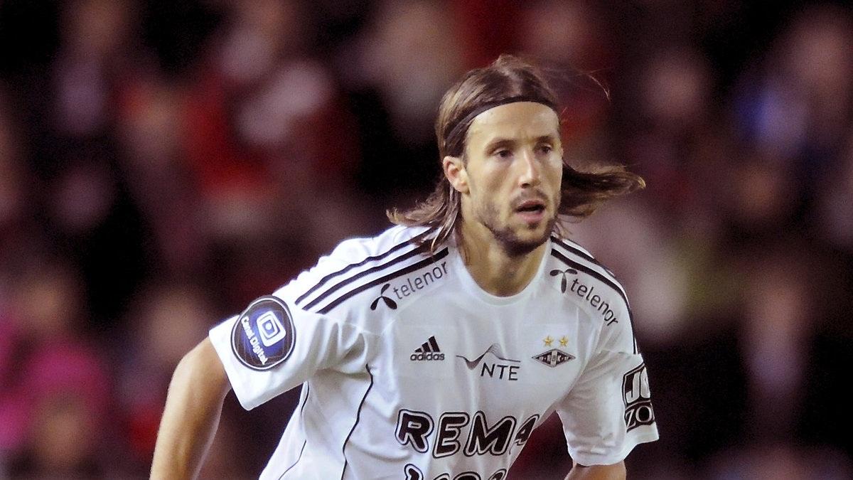 26-åringen har bland annat spelat för Rosenborg (på lån från Panathinaikos) en säsong under sin tre år utomlands.