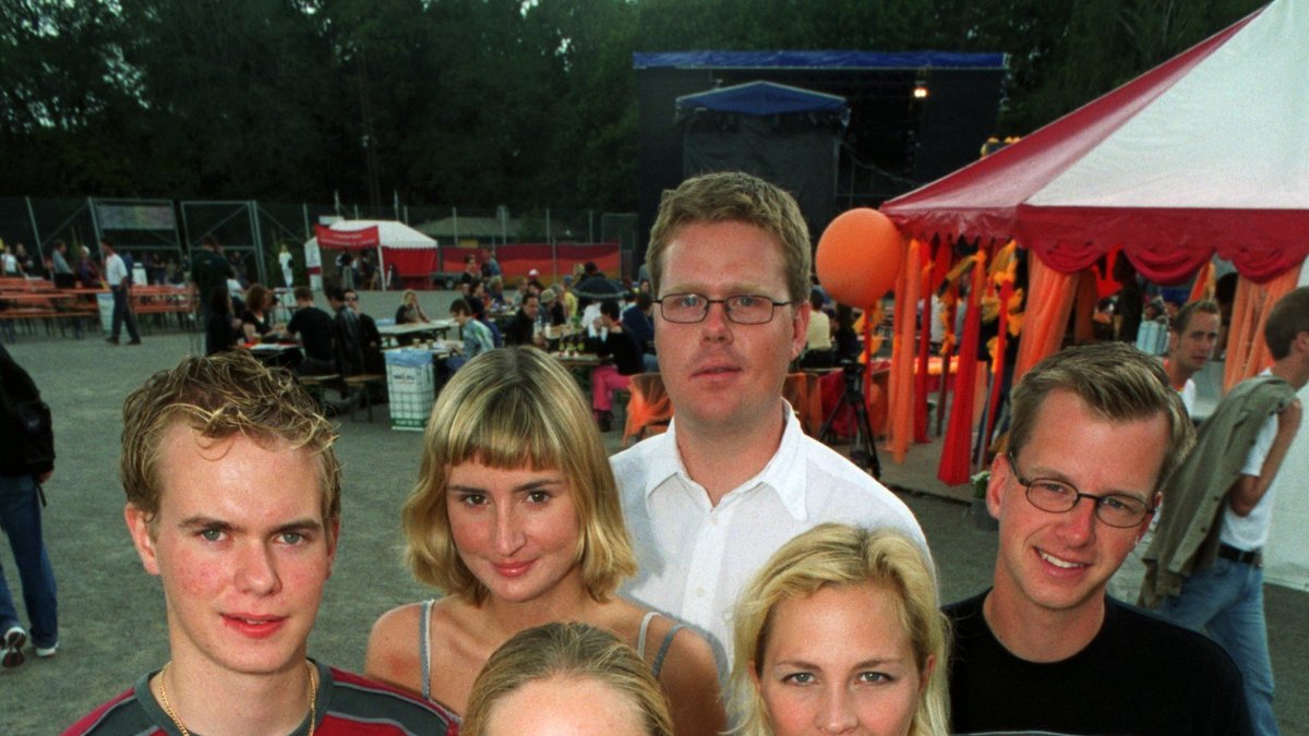 Stockholm Pride 2000. Fridolin tillsammans med bland andra Birgitta Ohlsson (då ordförande för LUF, nu EU-minister) och Mikael Damberg (då ordförande för SSU, nu gruppledare för Socialdemokraterna).