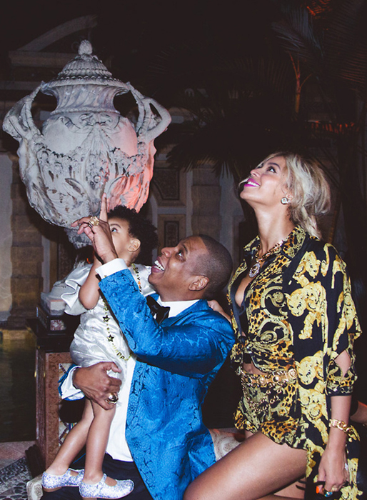 Beyoncé, Jay-Z och Blue Ivy hade en härlig födelsedagsfest för Blue. Beyoncé, Jay-Z och Blue Ivy hade en härlig födelsedagsfest för Blue.