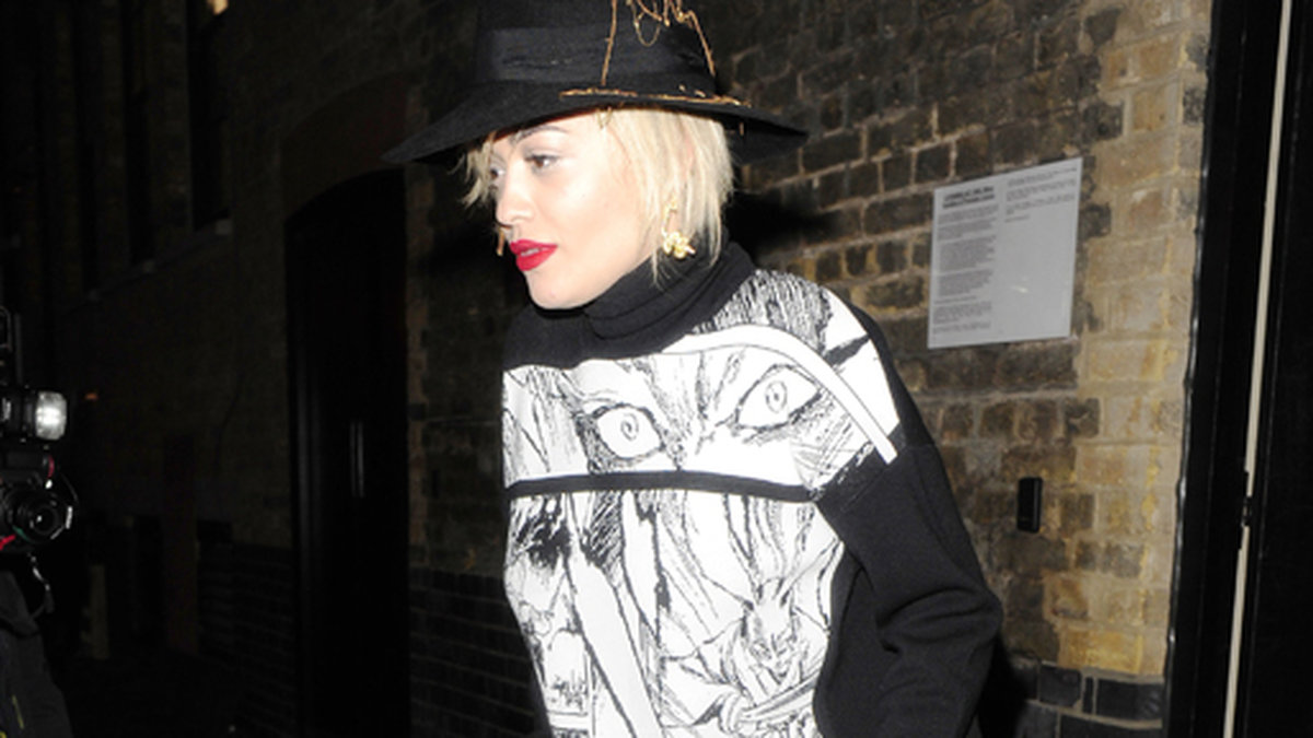 Rita Ora lämnar en nattklubb i London. 
