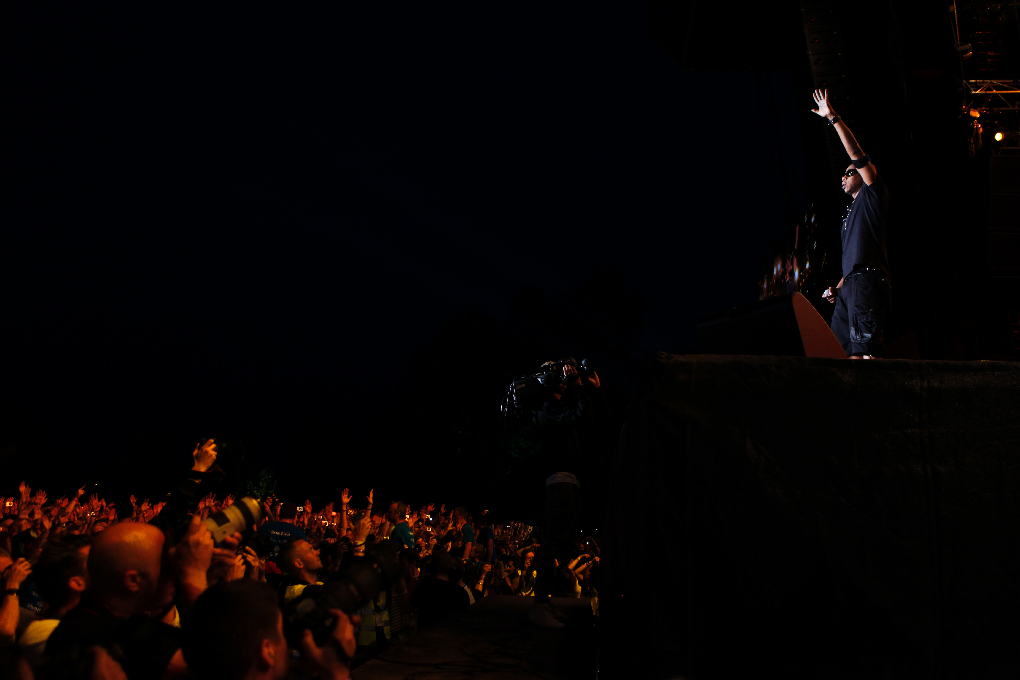 Jay-Z vinkar till Borlängepubliken förra sommaren. Nästa sommar kan det bli betydligt dyrare att gå festivalen.