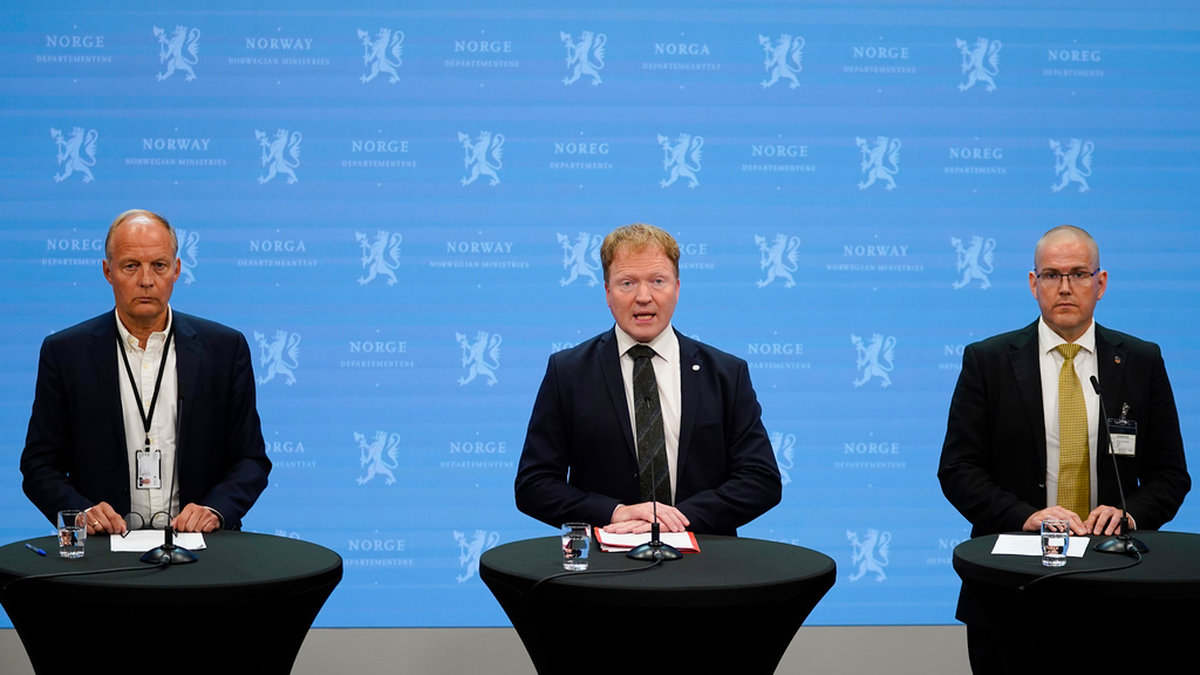 DSS-chefen Erik Hope, kommun- och distriksminister Sigbjørn Gjelsvik, och Geir Arne Engh-Hellesvik från NSM informerade om cyberattacken vid en presskonferens på måndagen.