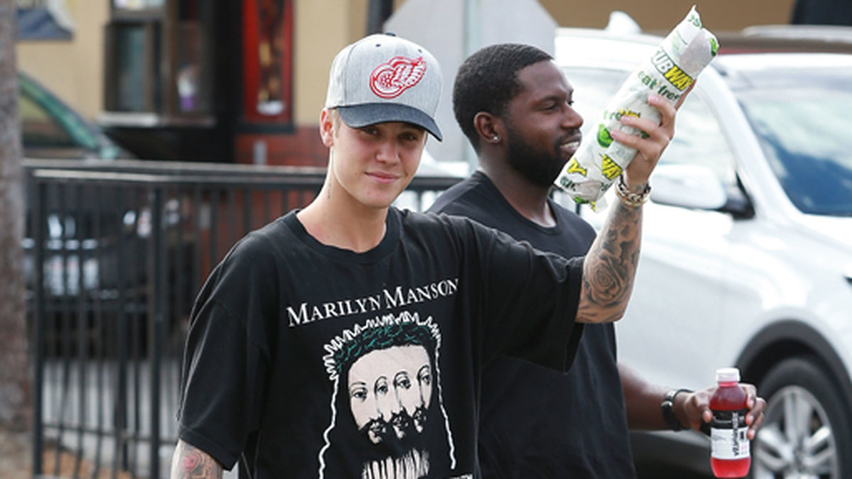 Justin Bieber har köpt en Subway-macka i Beverly Hills.