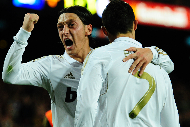 Mesut Özil låg bakom målet.