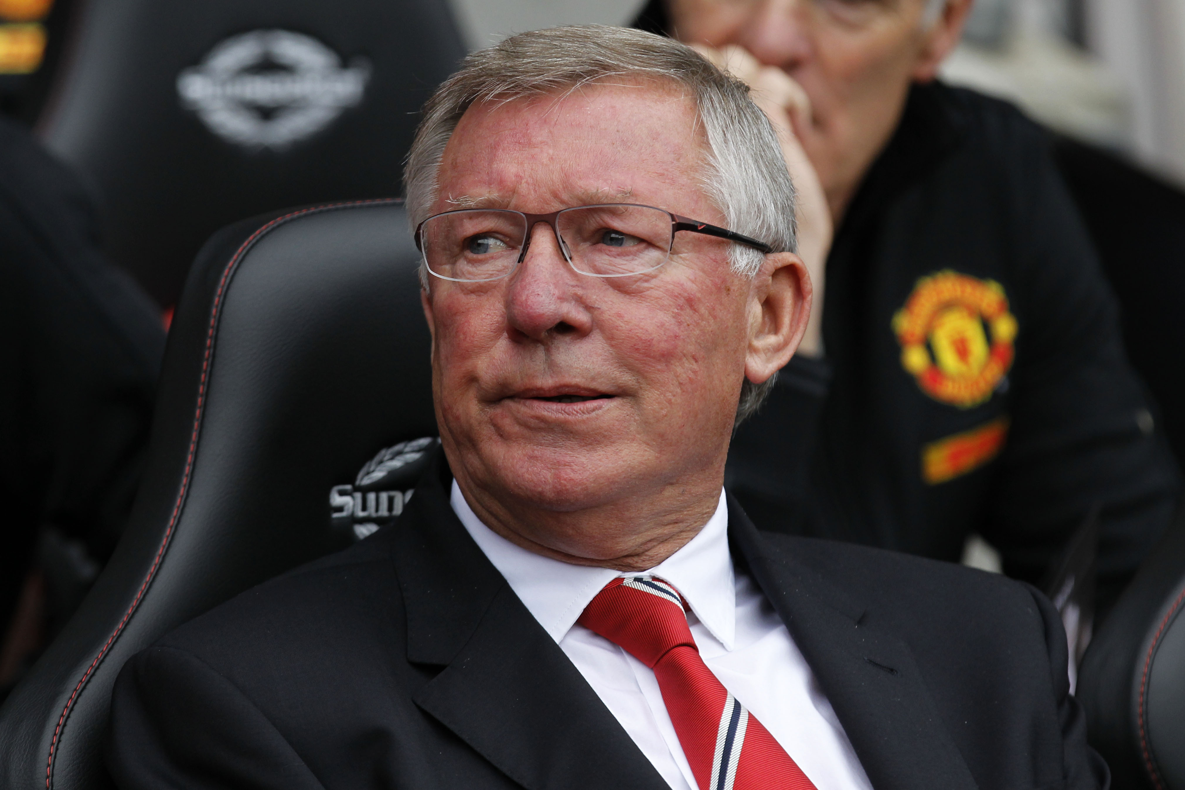 Sir Alex Ferguson oroas för att hans försvarare ska bli skadade.