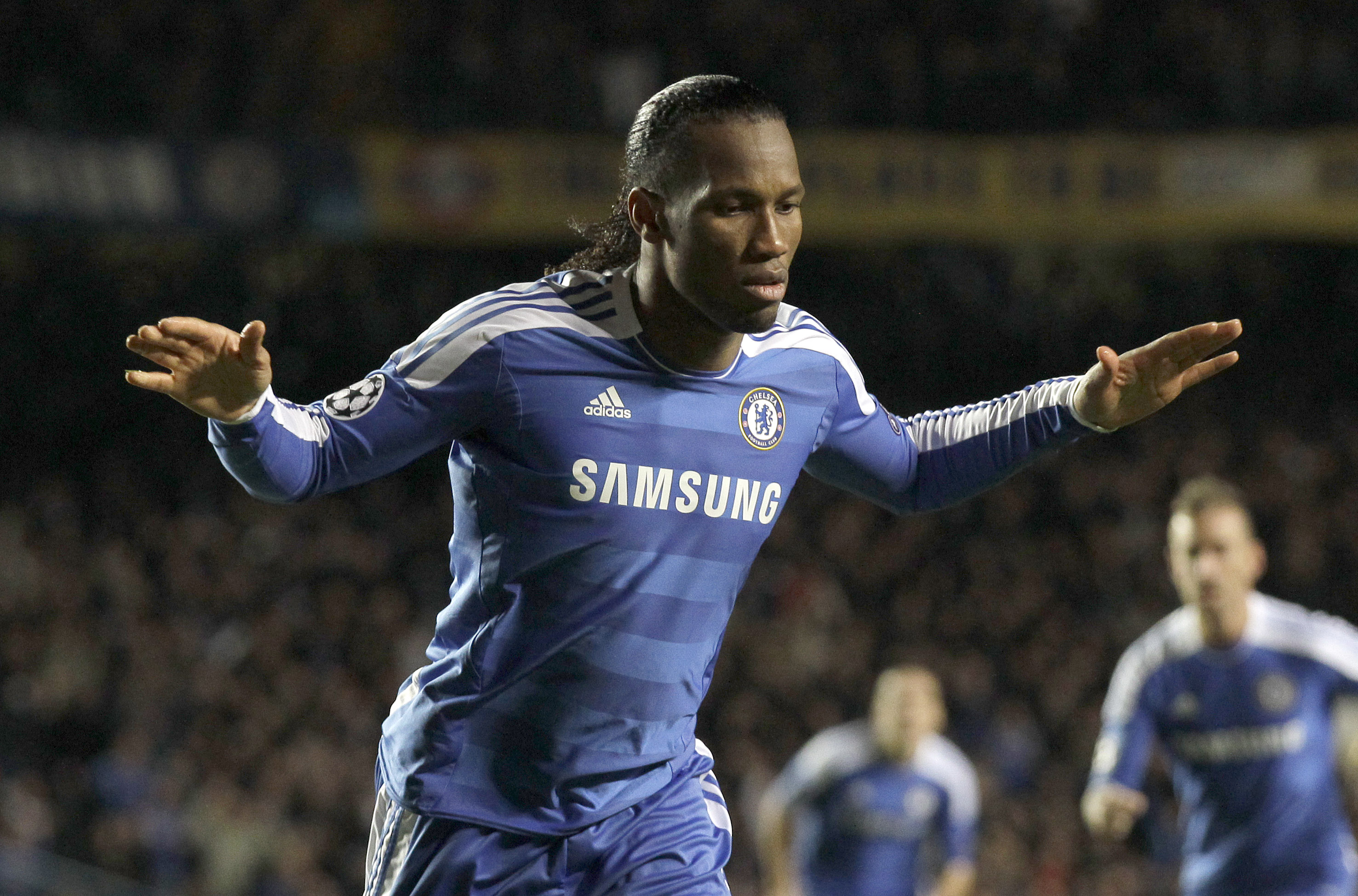 Didier Droga gjorde två mål när Chelsea säkrade avancemanget.
