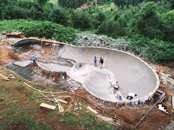 Med att bygga skatepool och allt. Med att bygga skatepool och allt.