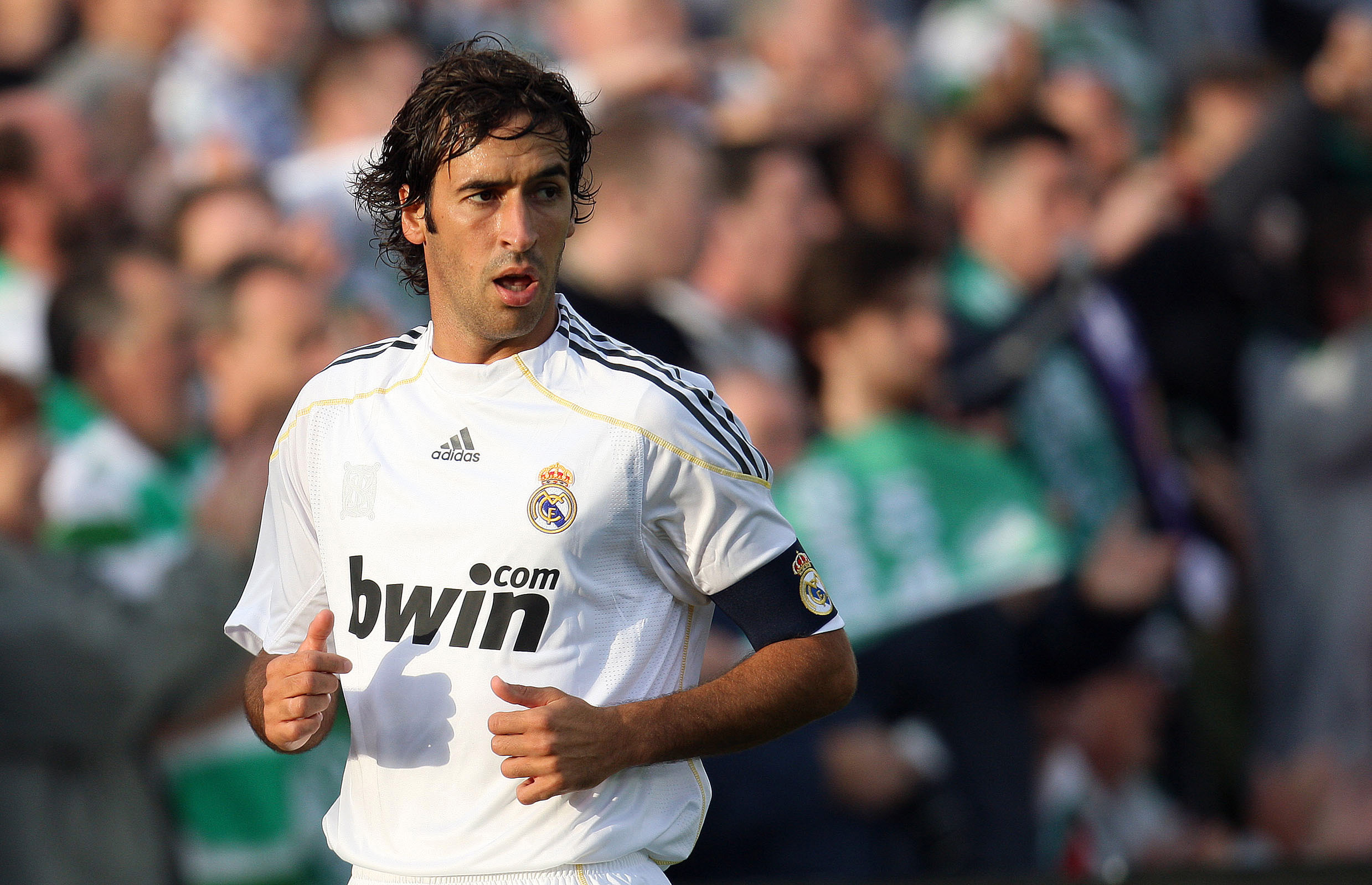 Real Madrids gamle anfallsess Raul är den som just nu har gjort flest matcher i Champions Leagues historia med 142 stycken. Real Madrids gamle anfallsess Raul är den som just nu har gjort flest matcher i Champions Leagues historia med 142 stycken.