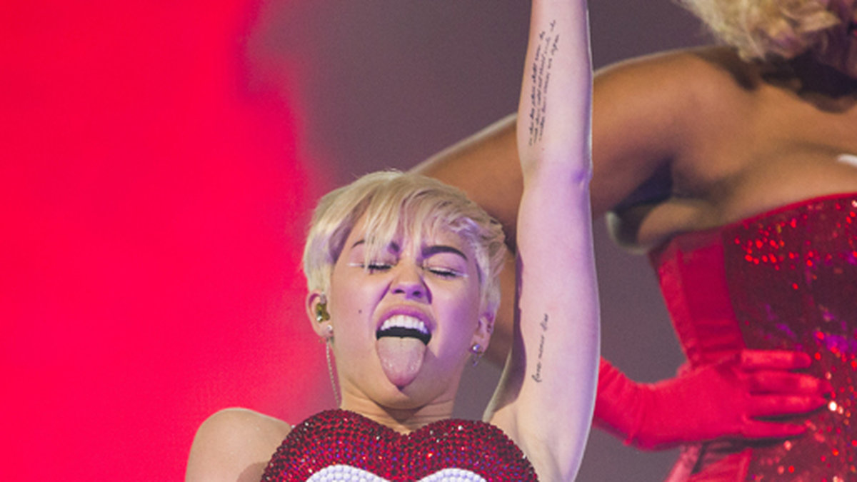Miley på scen i Leeds.