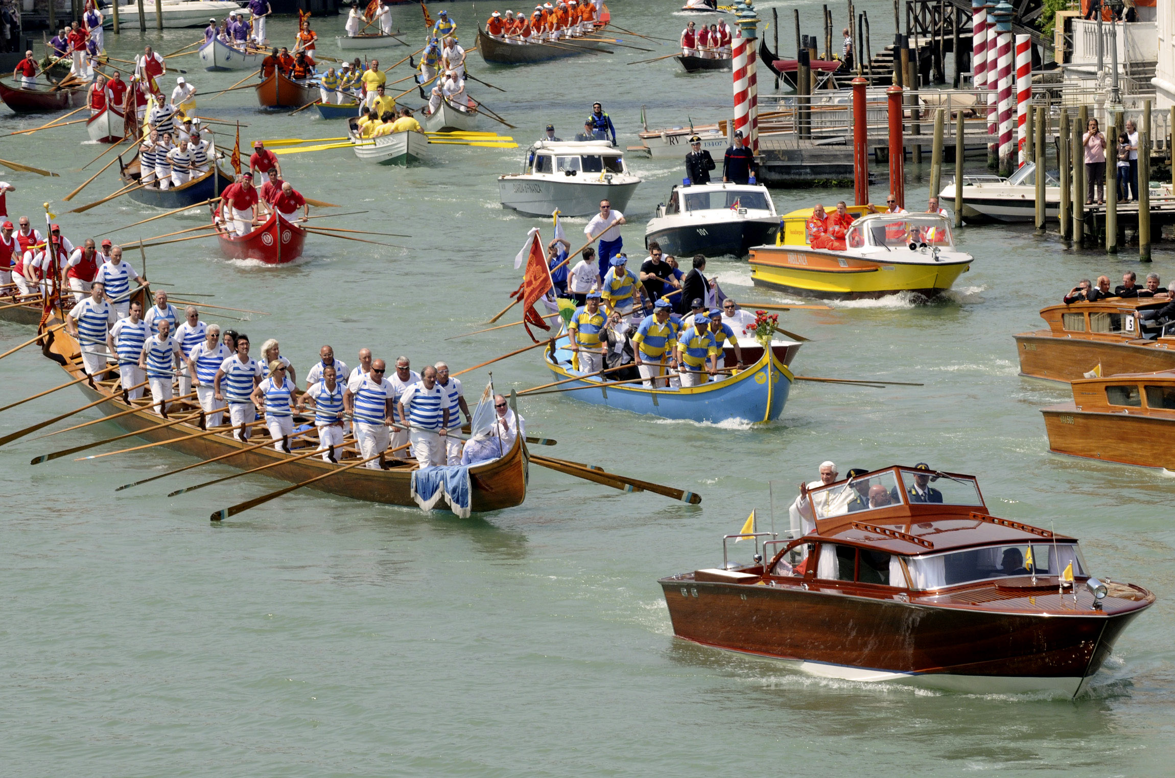 1: Venedig. Den italienska kanalstaden anses vara en av världens mest romantiska. Under lång tid har den sjunkit mer och mer och på grund av de många översvämningar som inträffar varje år skulle Venedig kunna bli obeboelig innan århundradets slut.
1: Venedig. Den italienska kanalstaden anses vara en av världens mest romantiska. Under lång tid har den sjunkit mer och mer och på grund av de många översvämningar som inträffar varje år skulle Venedig kunna bli obeboelig innan århundradets slut.