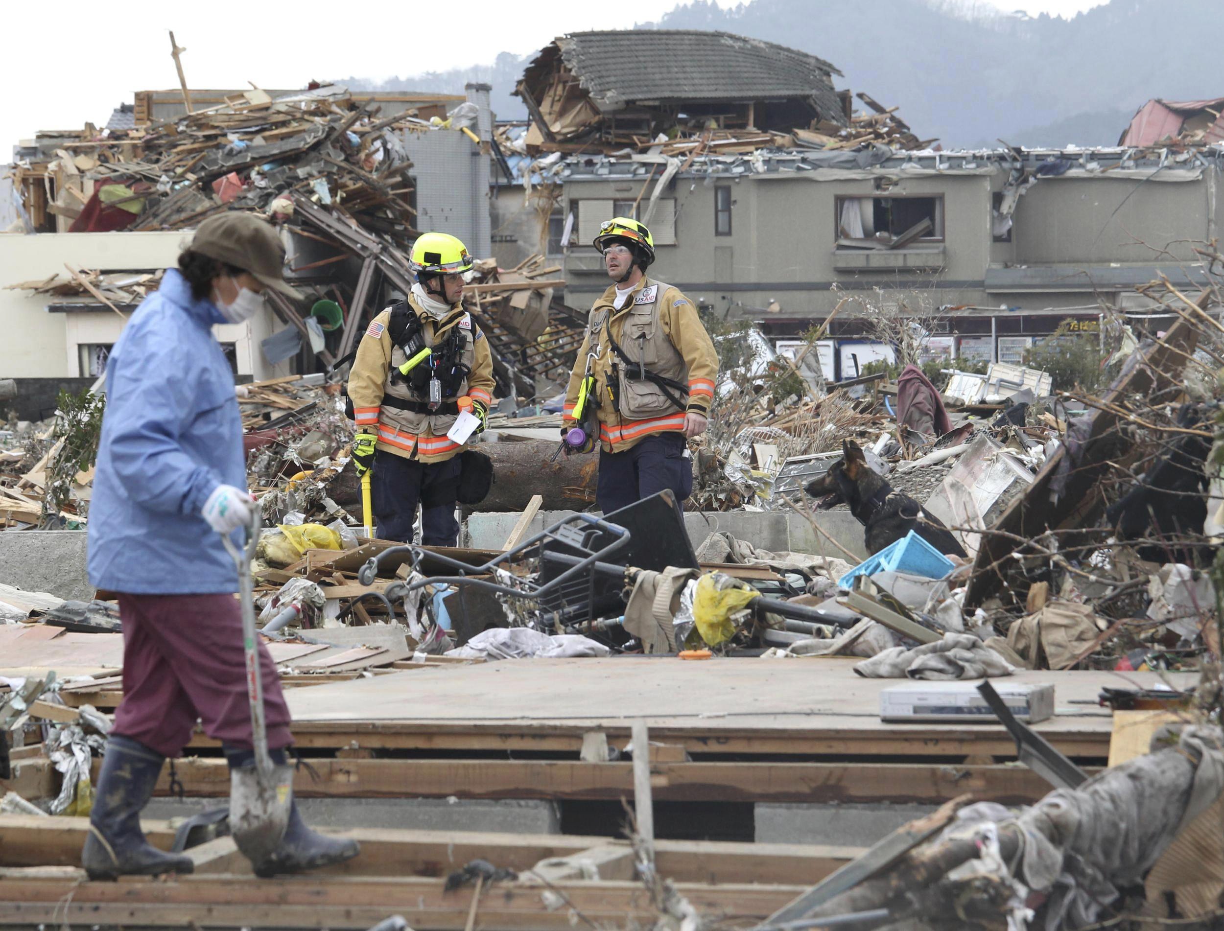 Kvinnan hittades levande fyra dagar efter tsunamin.