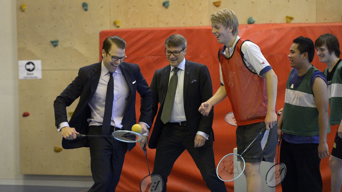 Badmintonspel med prins Daniel på en gymnasiesärskola i Stockholm.