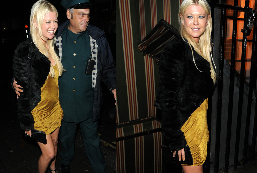 Tara Reid i en klänning i den fula färgen vi kallar för diarré. Tara Reid i en klänning i den fula färgen vi kallar för diarré.