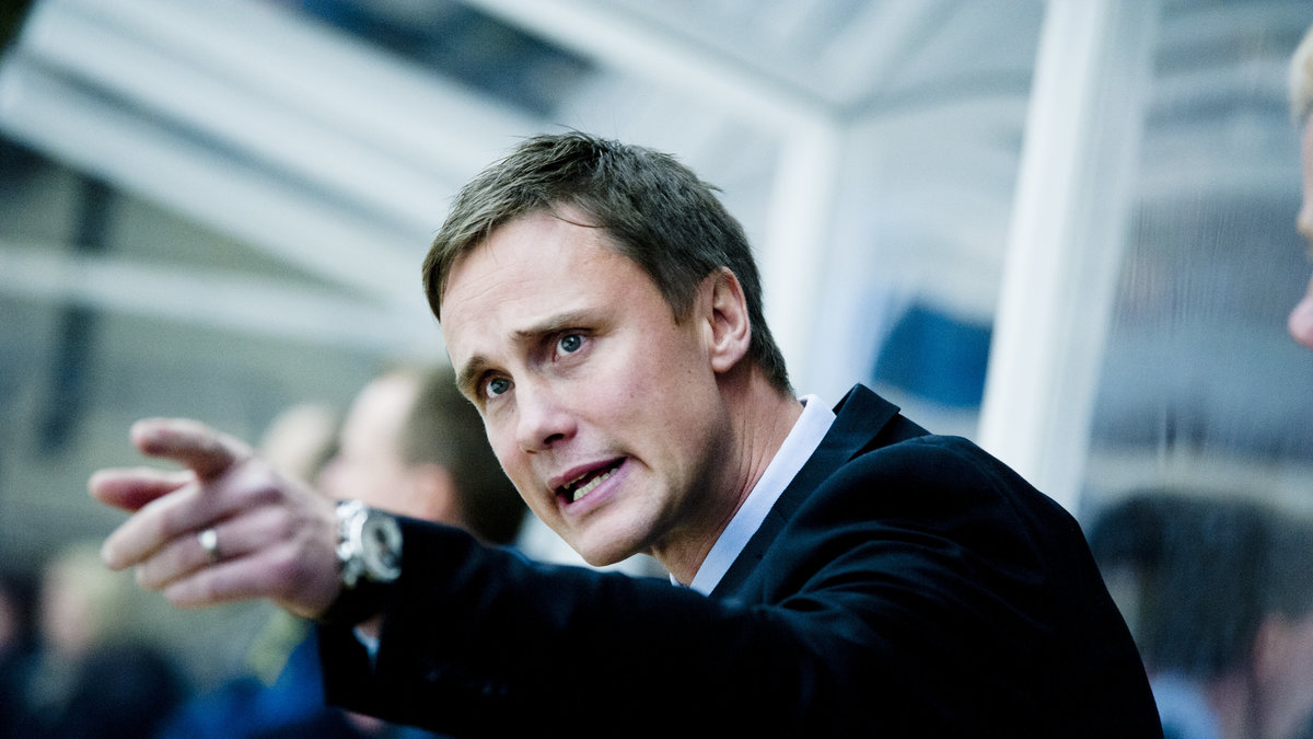 Roger Rönnberg vill ta med sig flera av sina spelare från Småkronorna till Frölunda nästa säsong.