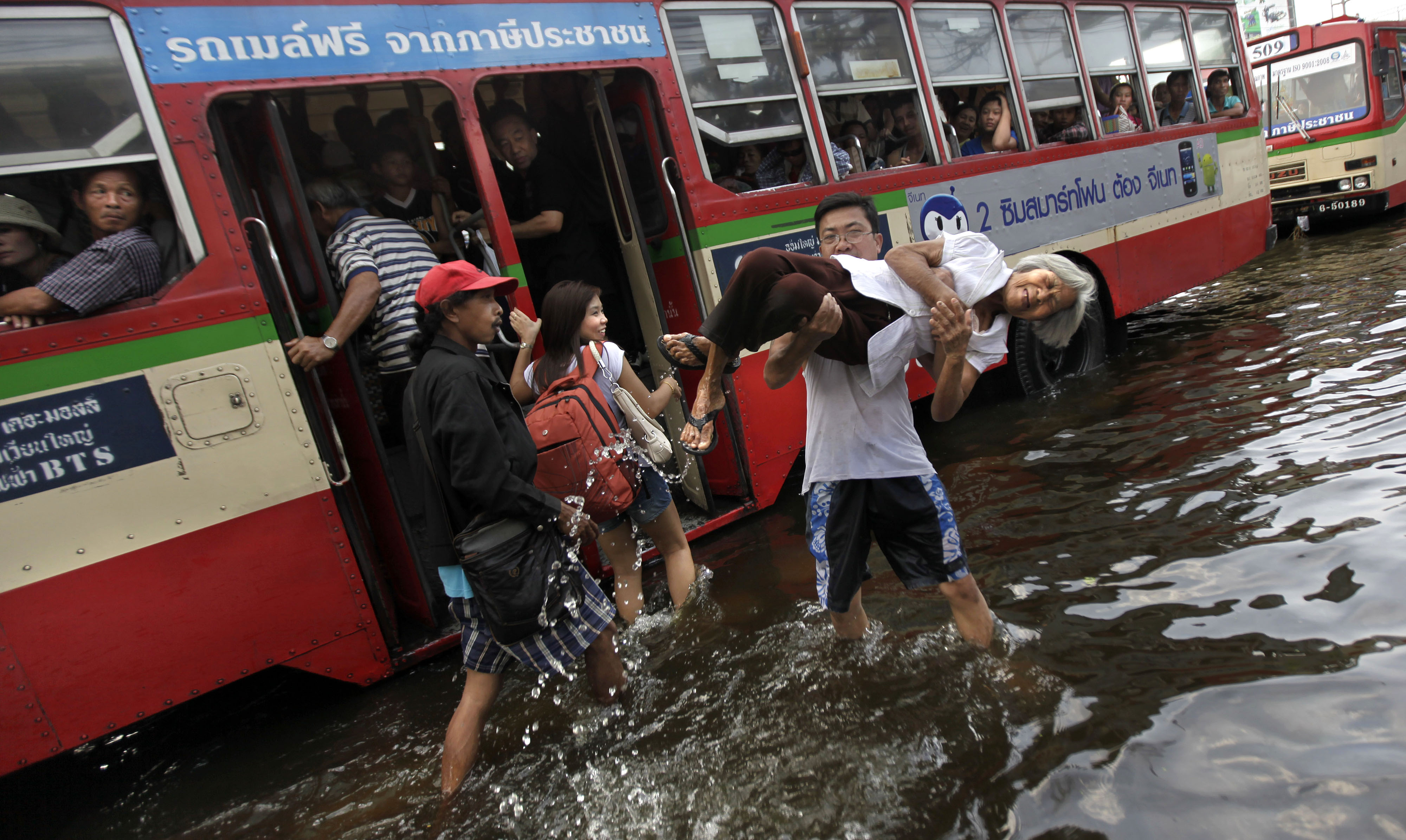 I översvämningarna till följd av monsunregnet dog 657 personer i Thailand i början på oktober 2011.