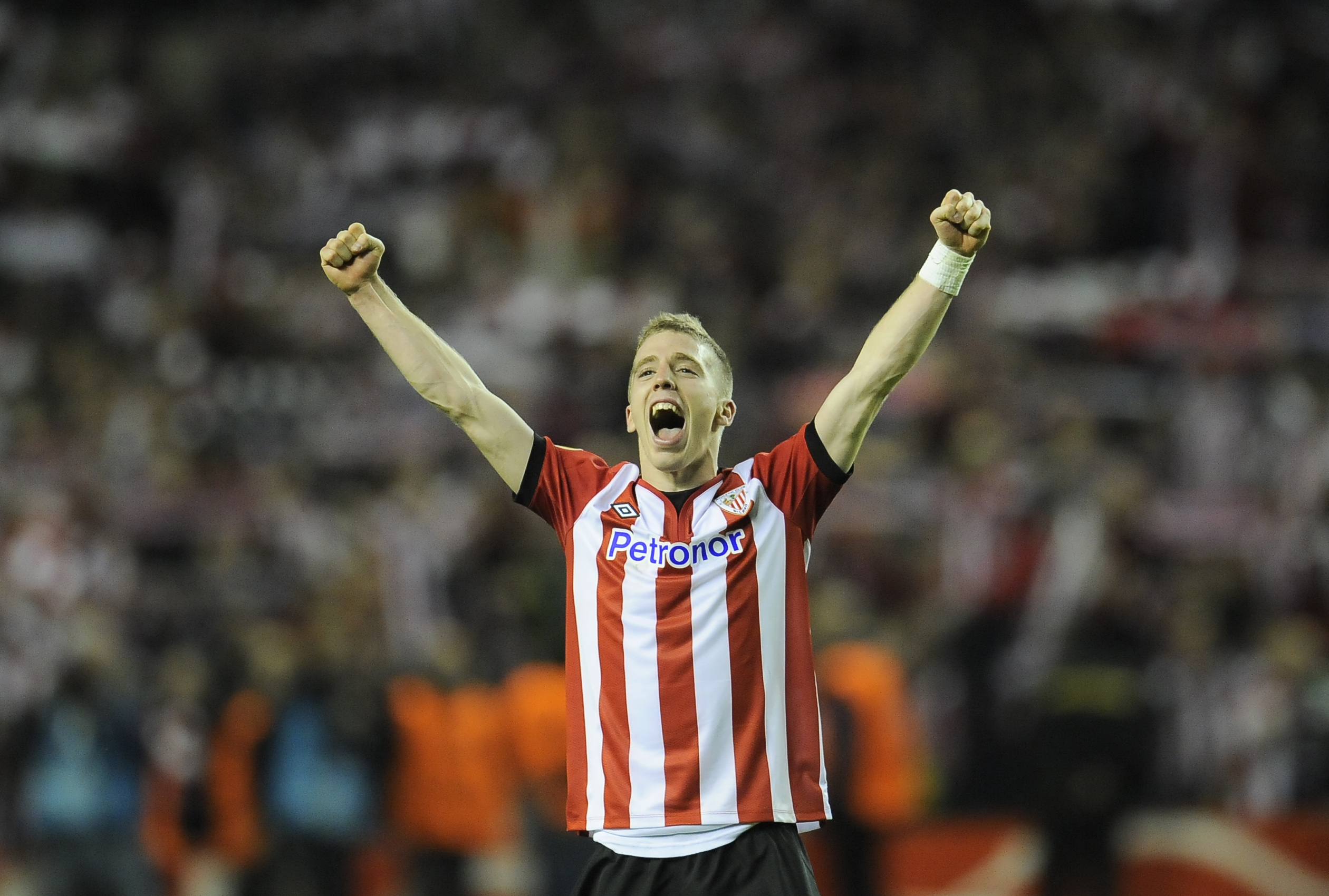 5. Iker Muniain. 19 år, Athletic Bilbao. Bilbaos yngste spelare någonsin att bära tröjan i en tävlingsmatch. Också den yngste målgöraren i klubbens historia. Känns som att han varit med i evigheter och ändå är gossen bara 19 år. Kommer inom några år att vara en av Europas bästa yttermittfältare. 5. Iker Muniain. 19 år, Athletic Bilbao. Bilbaos yngste spelare någonsin att bära tröjan i en tävlingsmatch. Också den yngste målgöraren i klubbens historia. Känns som att han varit med i evigheter och ändå är gossen bara 19 år. Kommer inom några år att vara en av Europas bästa yttermittfältare.