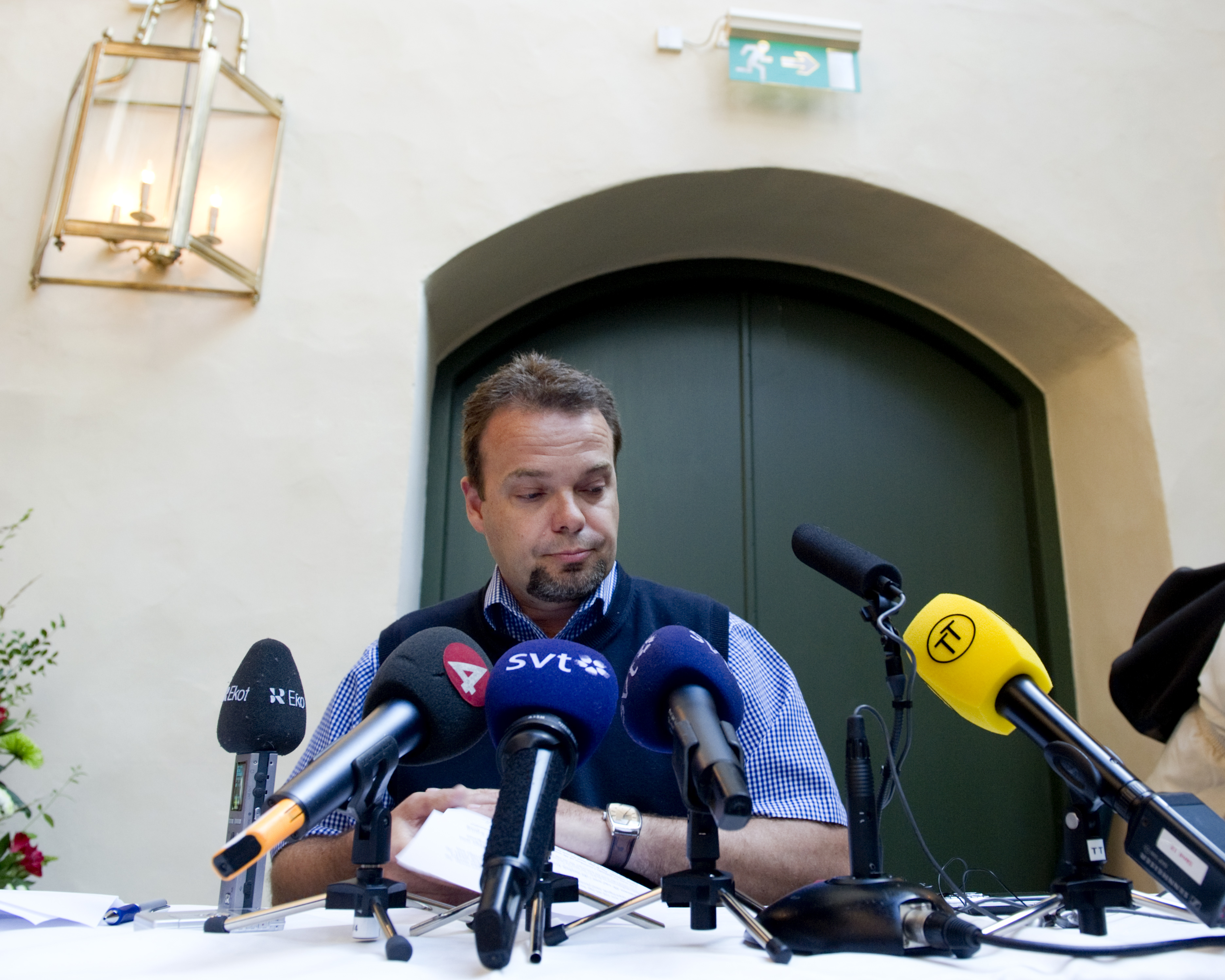 Via sin advokat tillbakavisar Sven Otto Littorin Aftonbladets påstående om att han köpt sex. 
