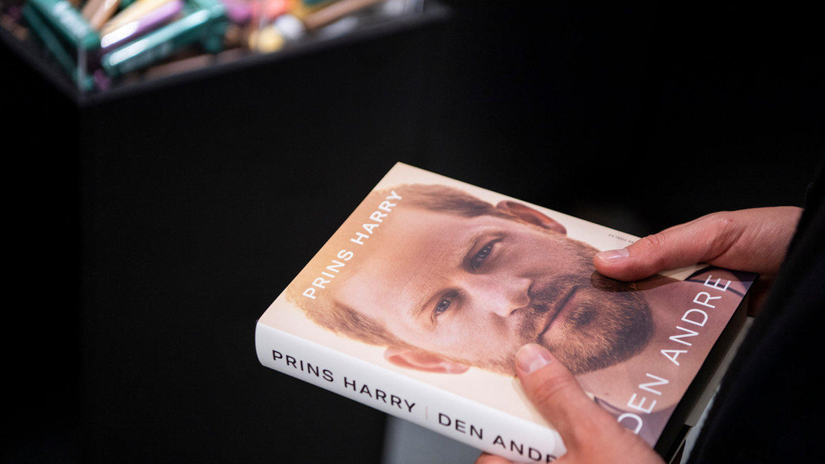 Prins Harrys självbiografi ”Den Andre” kom ut i bokhandeln 10 januari. Arkivbild.
