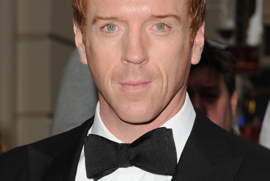 23. Homeland är en av de bästa serierna som visas på TV just nu. Damian Lewis, 41, spelar en av huvudrollerna och förgyller våra måndagskvällar. 23. Homeland är en av de bästa serierna som visas på TV just nu. Damian Lewis, 41, spelar en av huvudrollerna och förgyller våra måndagskvällar.
