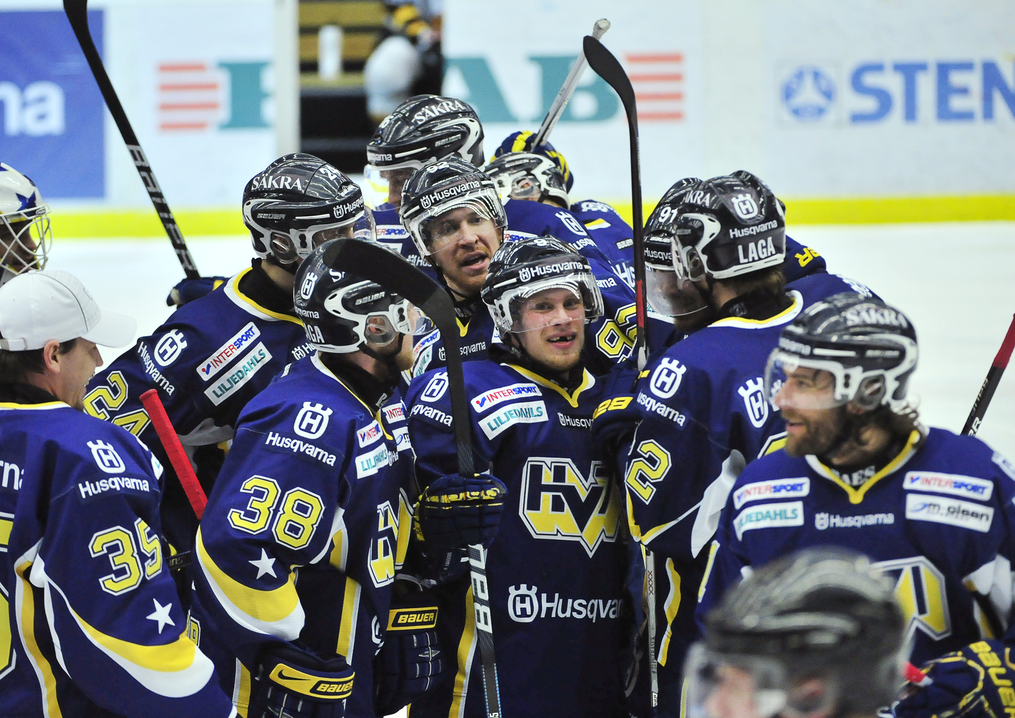 HV71 ställs mot Djurgården i finalen.