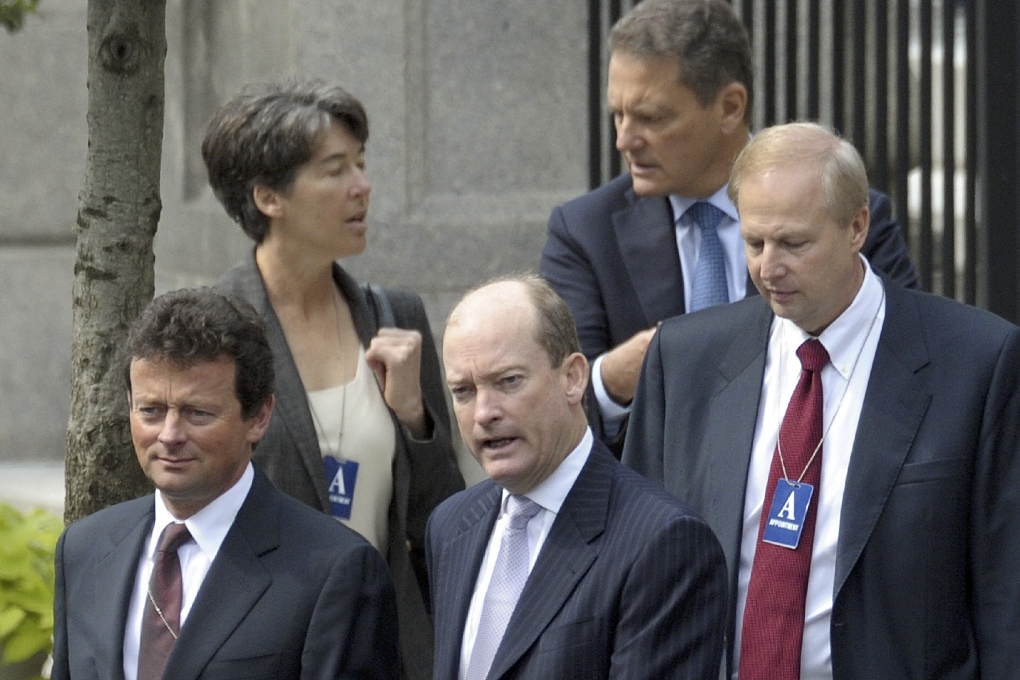 Tony Hayward, vänster, BP:s amerikanska styrelseordförande Lamar McKay, mitten, och Carl-Henric Svanberg, andra från höger anländer.