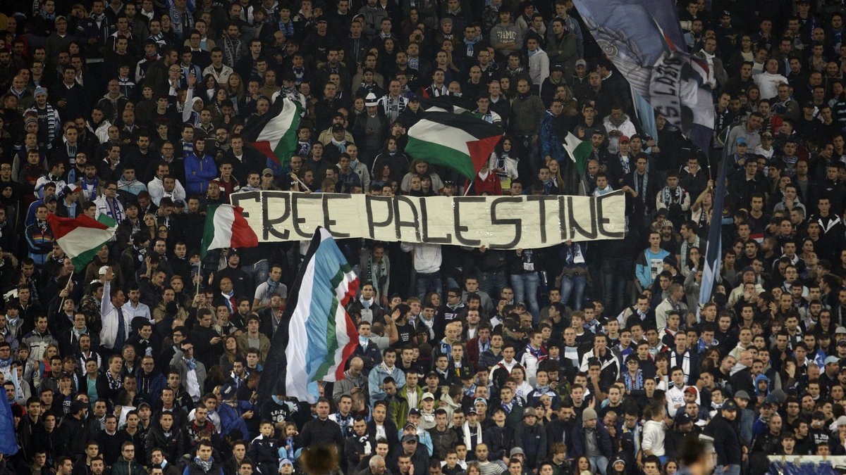 Lazio-fansen är kända för att ha tydliga budskap när de hejar fram sitt lag. Ibland på gott, oftast på ont.