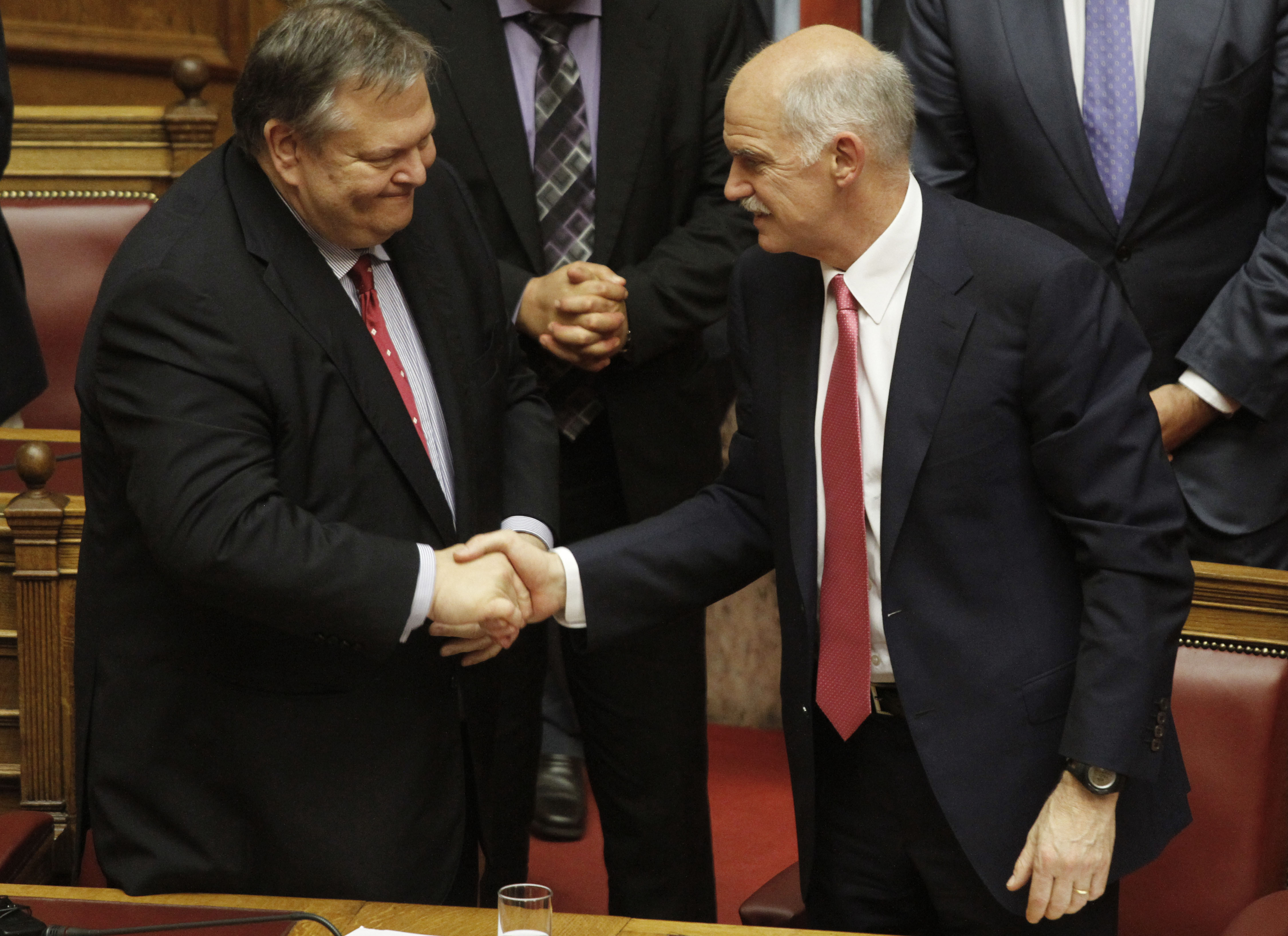Premiärminister Giorgos Papandreou nöjd. 