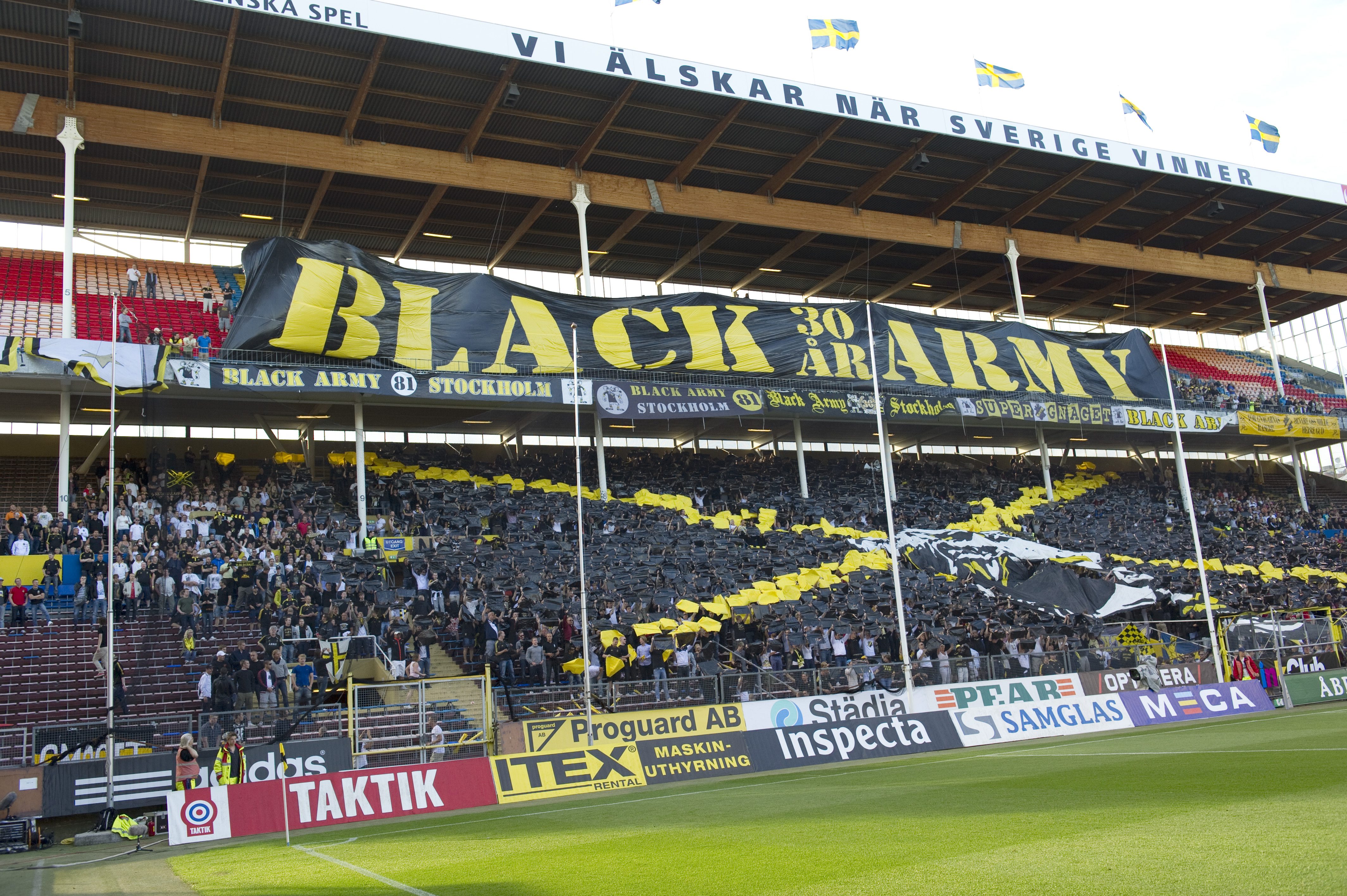 Likaså är publiken en stor del av det som gör svensk fotboll så unik. Vare sig det är Black Army, Järnkaminerna, Malmö Supras, Kubanerna eller någon av de andra - så är de den delen av fotbollssverige vi bör värna mest om.