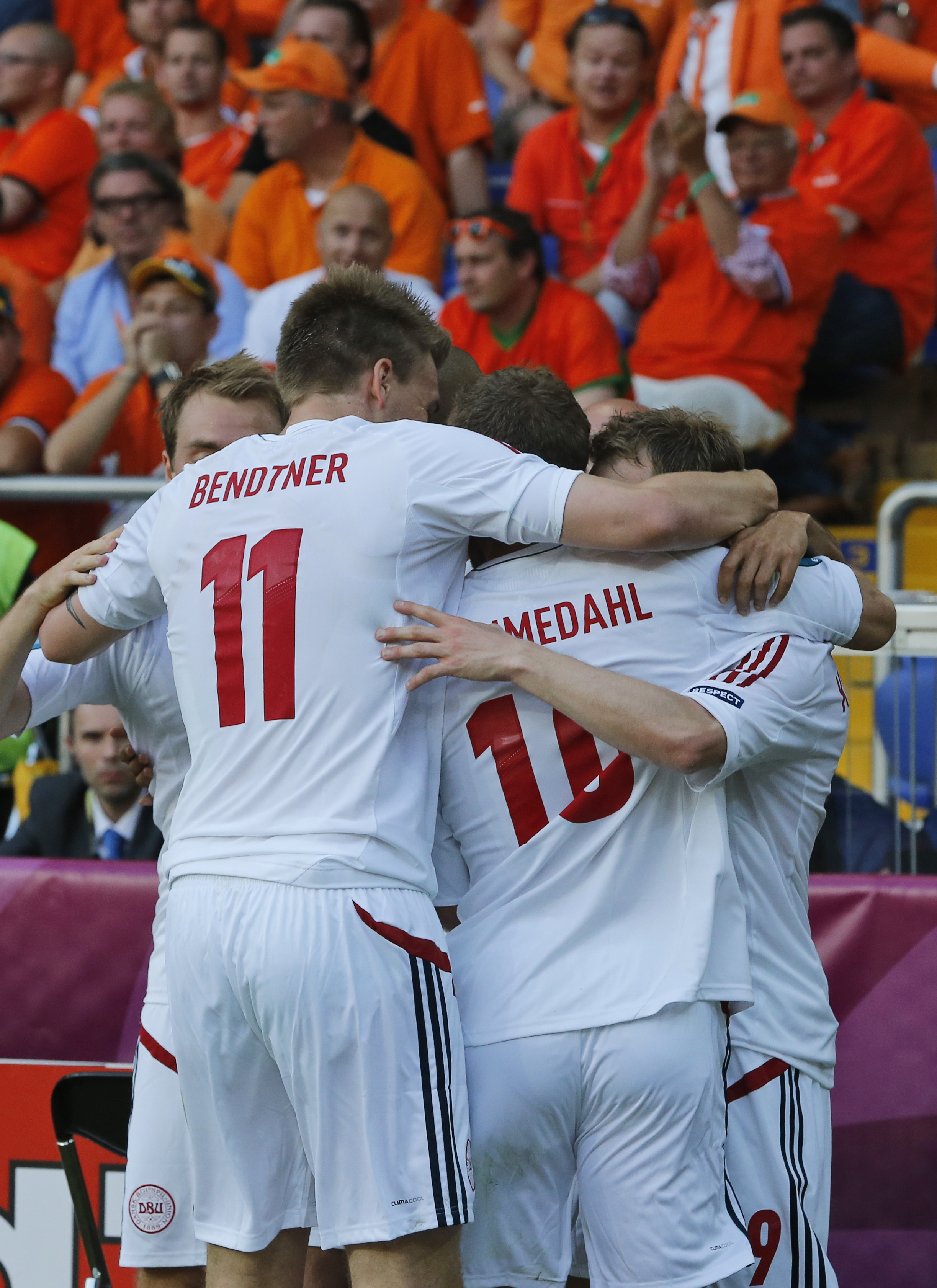 Nu behöver Danmark, som mest, vinna en av de återstående matcherna för att gå vidare. Holland har en tuff uppgift framför sig.