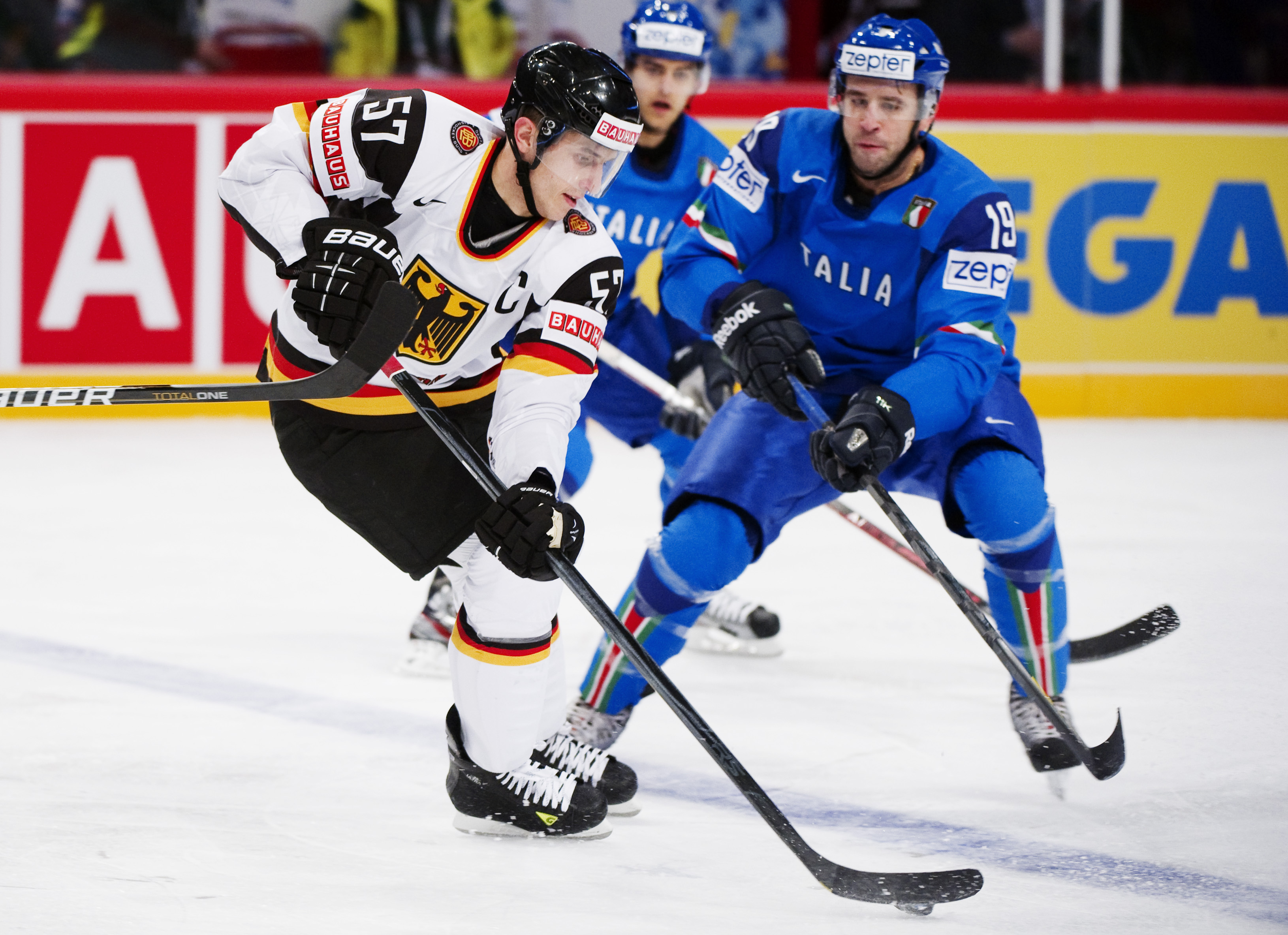 Marcel Gocs Tyskland tog en väntad 3-0-seger mot Matt de Marchis Italien. Marcel Gocs Tyskland tog en väntad 3-0-seger mot Matt de Marchis Italien.