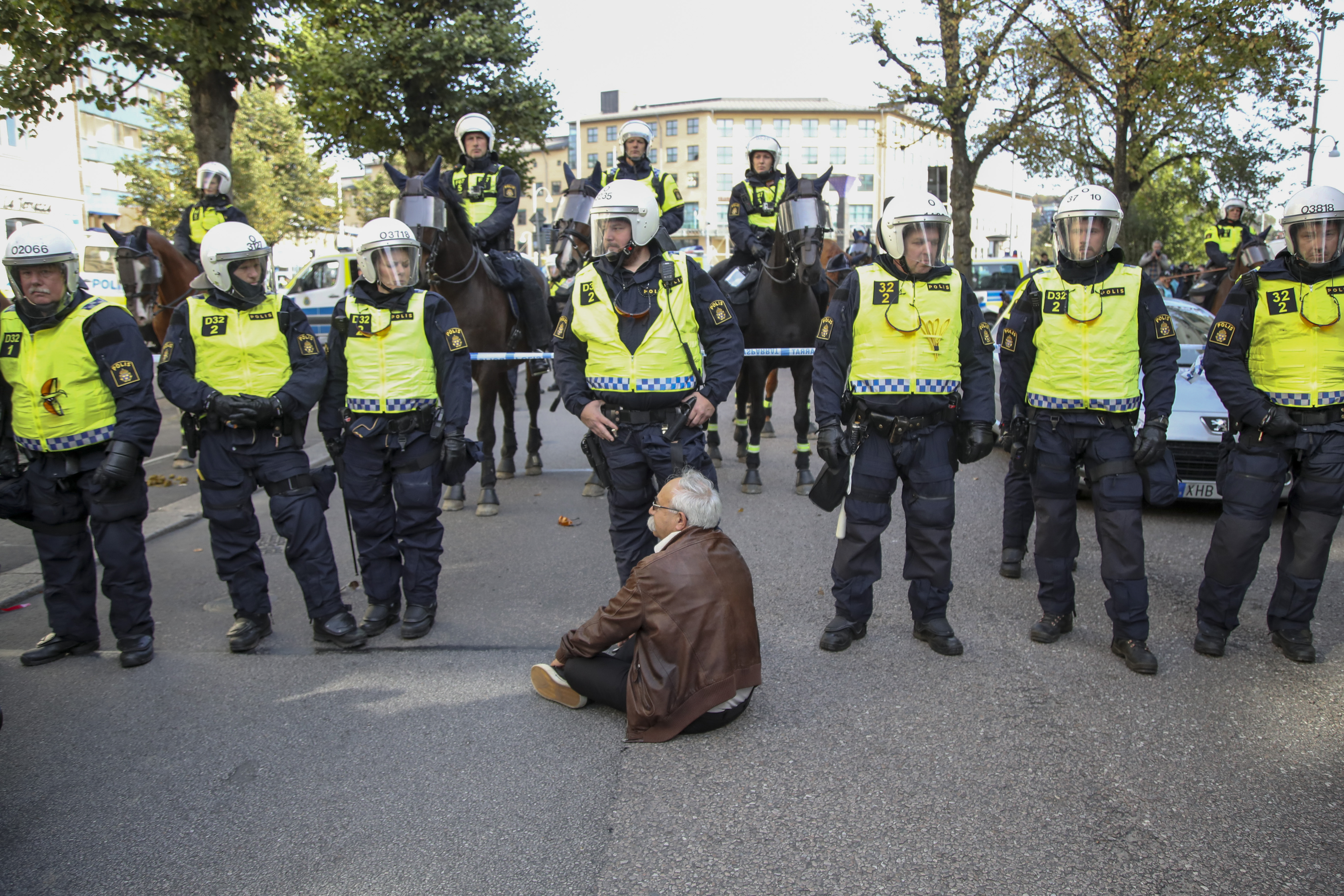 Motdemonstrant. Motdemonstrant.