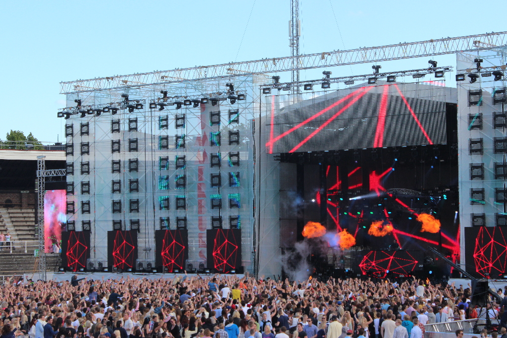 Mycket folk på Summerbursts första dag. Mycket folk på Summerbursts första dag.