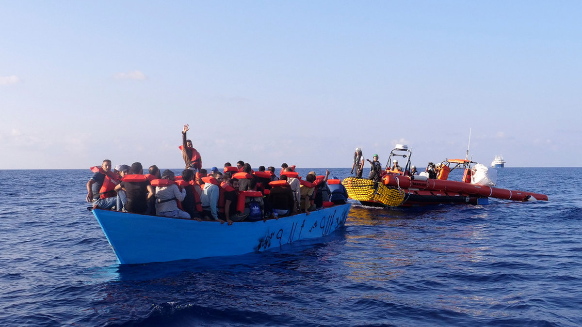 Migranter räddas på Medelhavet av Läkare utan gränser. Arkivbild.