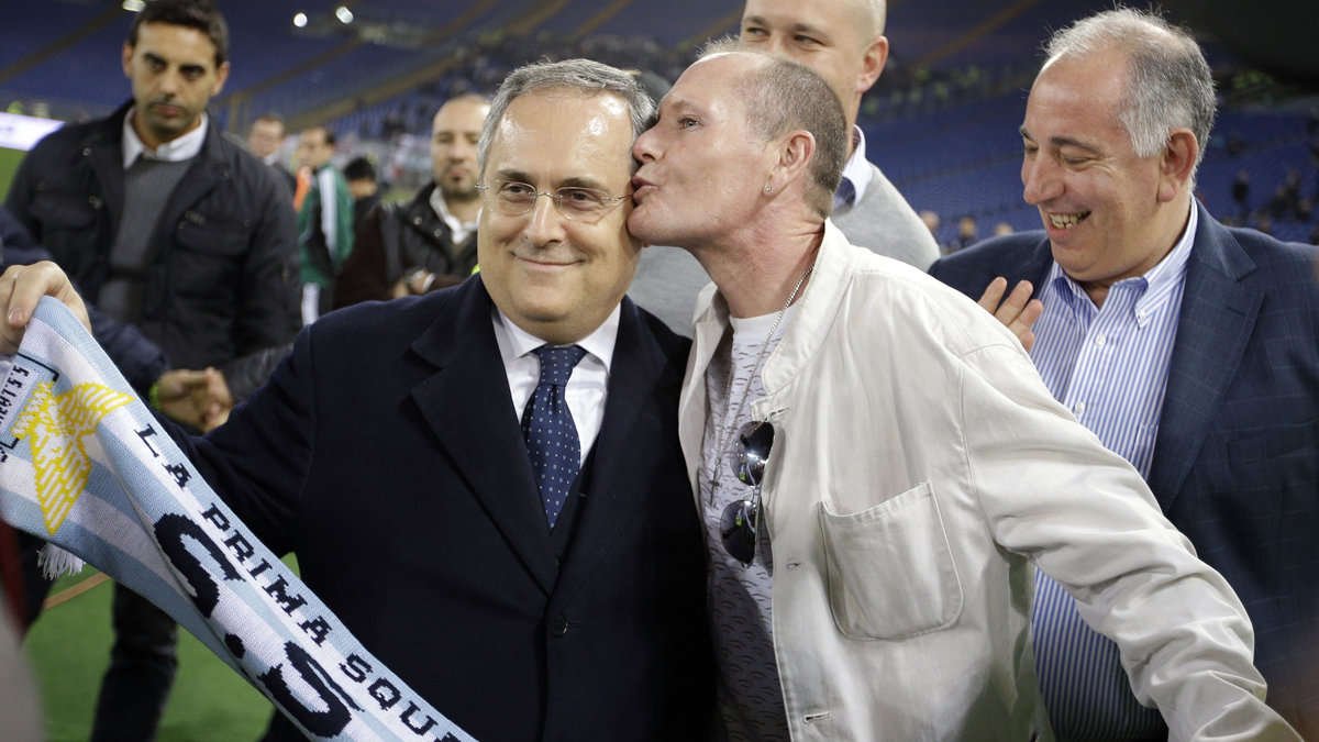Gascoigne med Lazios president Lotito.