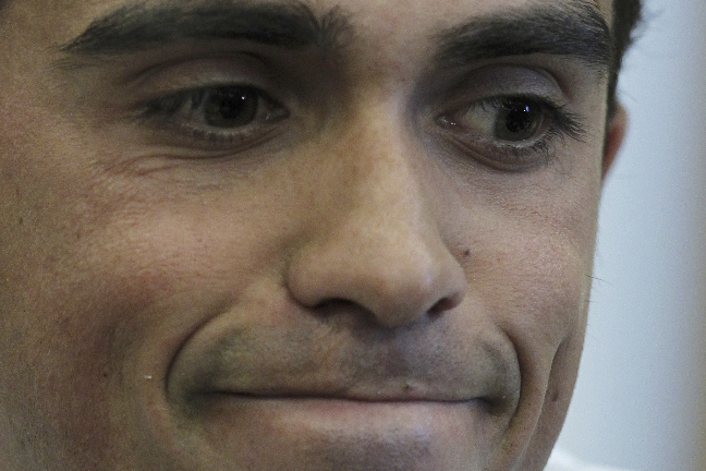 Plastrester har hittats i Alberto Contadors urinprov.