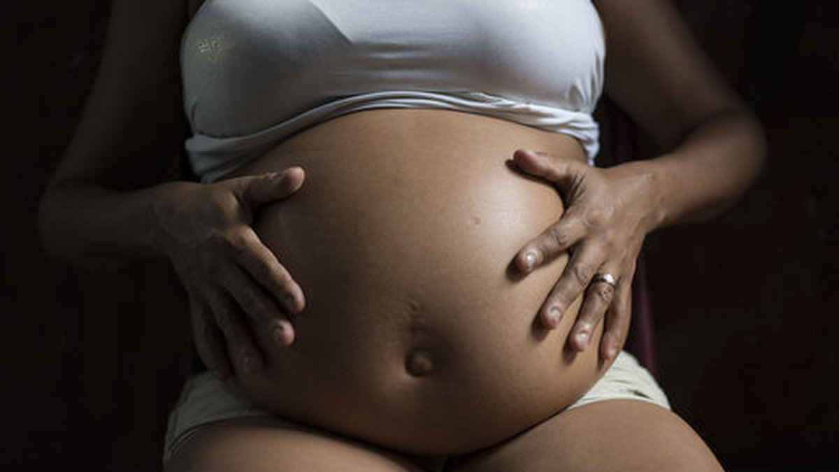 Enligt uppgift ska minst en av de tre drabbade personerna vara en gravid kvinna.