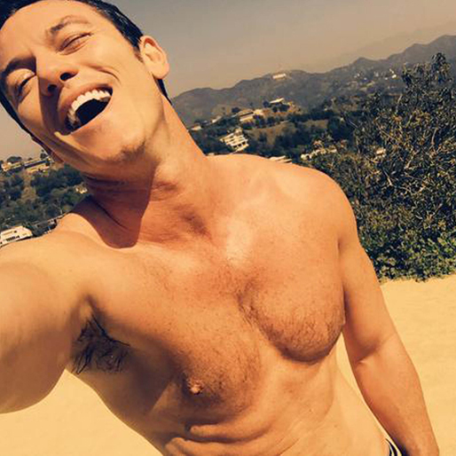 Luke Evans är jätteglad. Luke Evans är jätteglad.