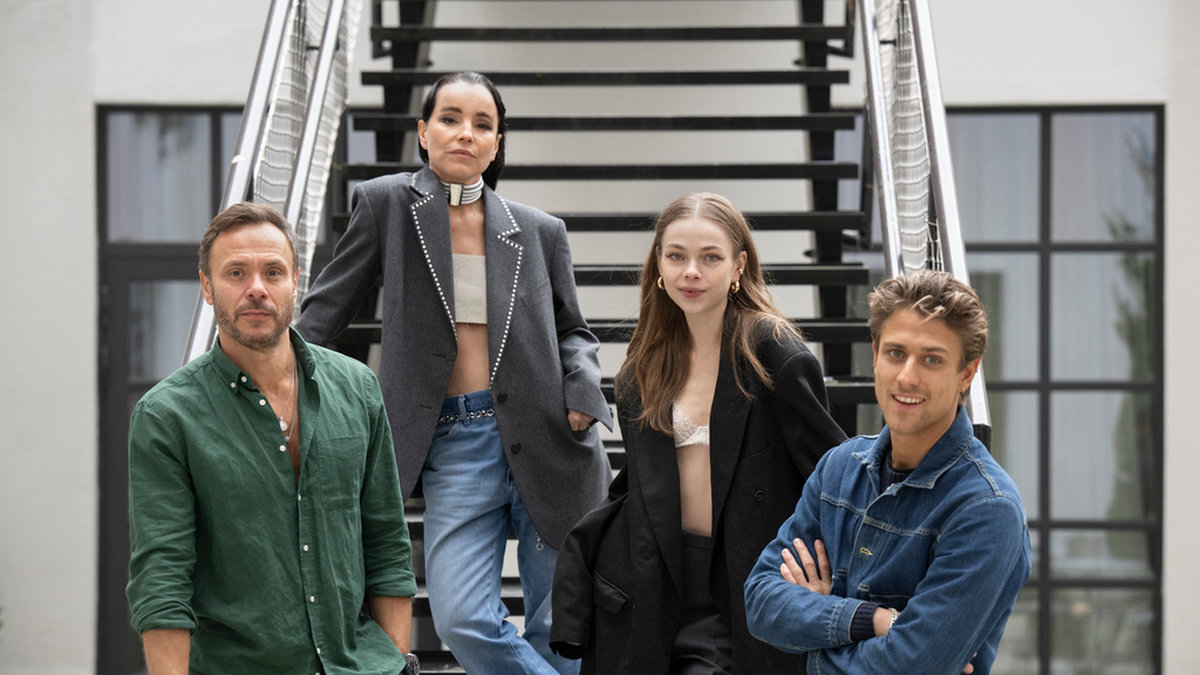 Björn Bengtsson, Lo Kauppi, Alex Karlsson Tyrefors och Christian Fandango Sundgren gör huvudrollerna i 'En helt vanlig familj' på Netflix.