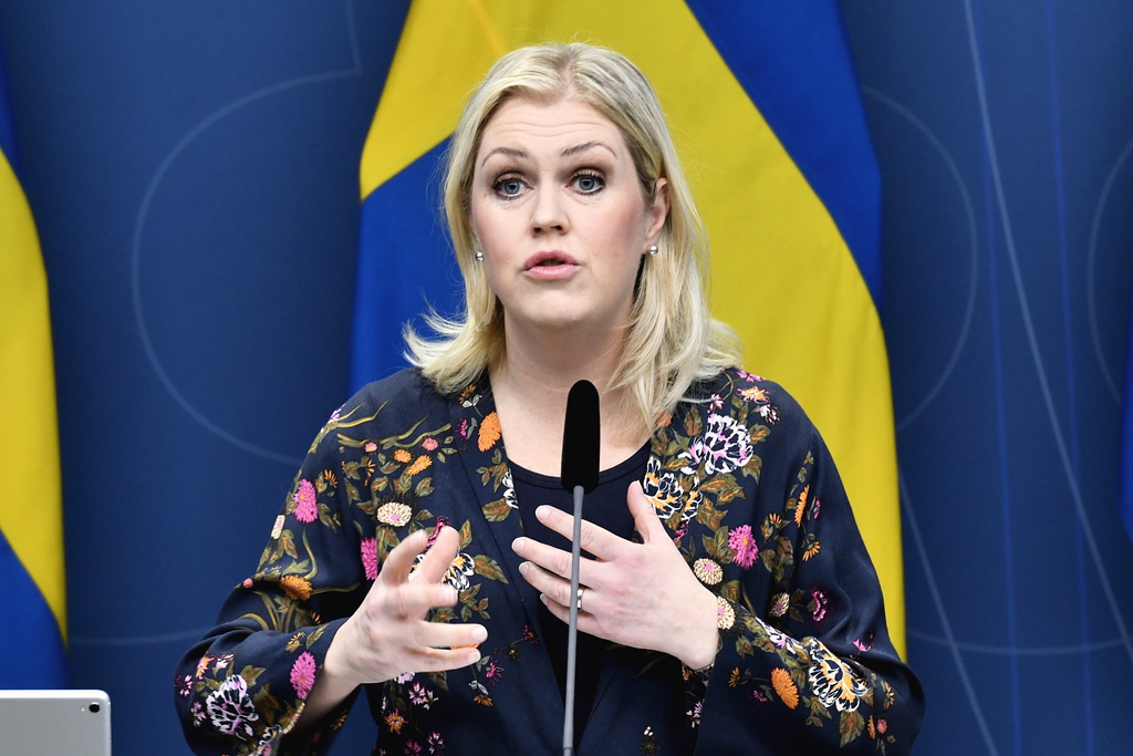 Socialminister Lena Hallengren (S) måste nu komma tillbaka med ett förslag om att bara förlänga pandemilagen i två månader. Arkivbild.