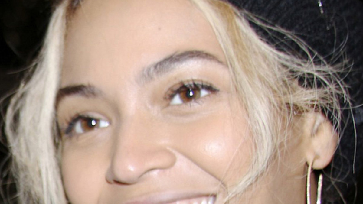 Beyonce lägger 100 000 kronor per år bara för sina ögonfransar som är gjorda av minkpäls. 