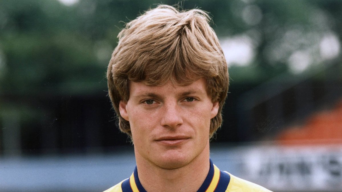 Stefan Schwarz spelade fem minuter i en landskamp 1997 med brutet ben.
