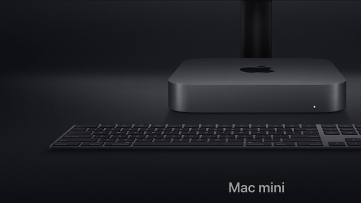 Svart tangentbord och Mac mini